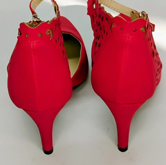 Beacon Crimson Pointed-Toe Cutout Ankle-Strap Heels - Picture 5 of 14